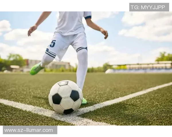 足球的魅力与全球文化的碰撞如何推动世界体育事业的发展与变革